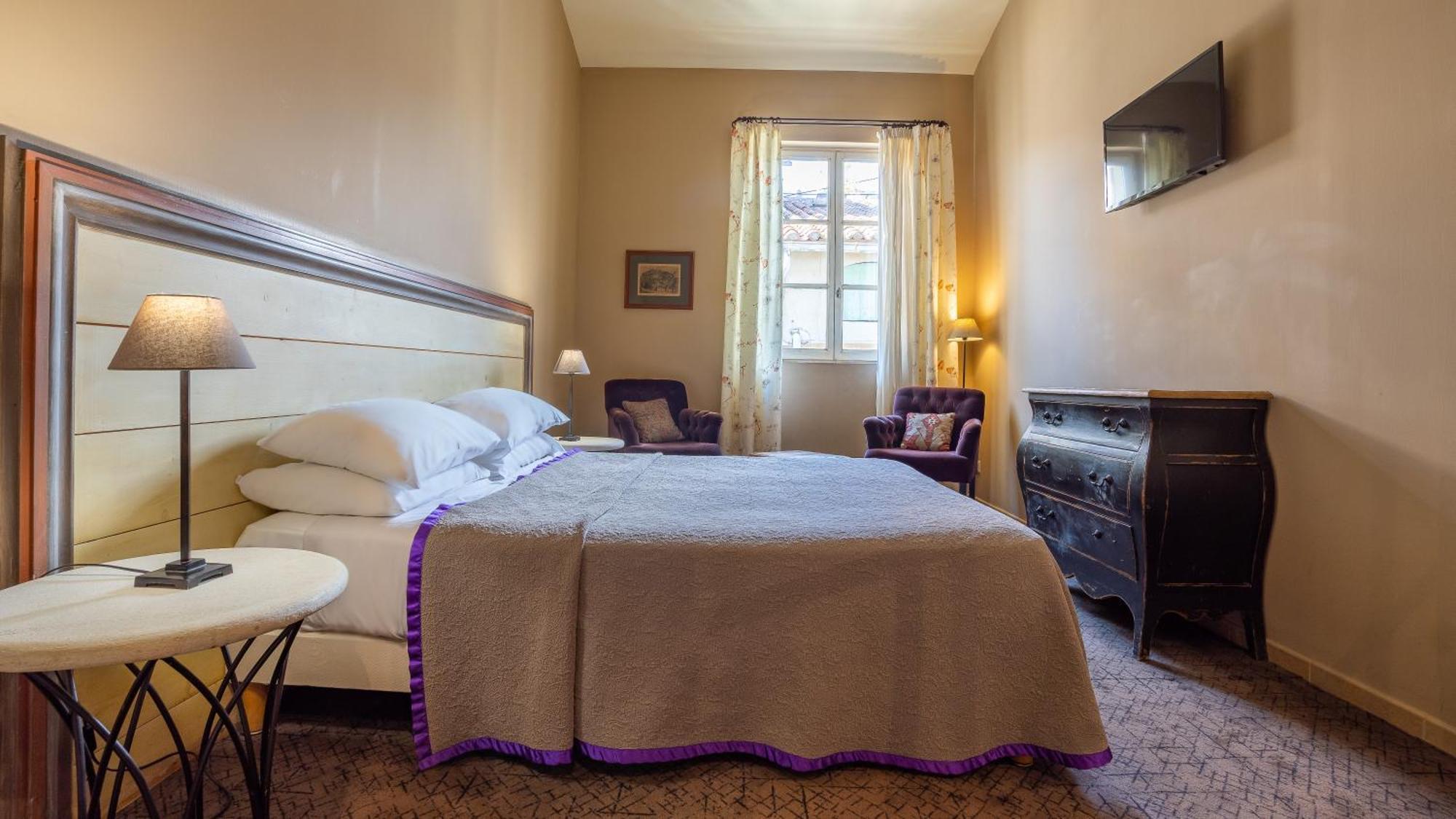 Hotel De L'amphithéâtre Arles